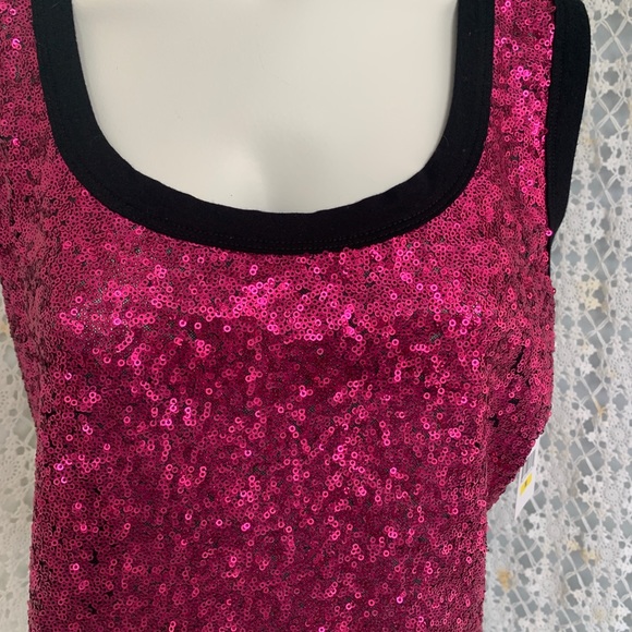 SOLD Karen Kane NWT sequin front top - Picture 3 of 8